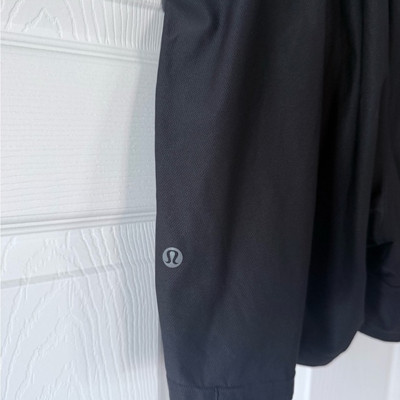 lululemon athletica Men's Dark Green and Black Athletic Shorts - Picture 3 of 3